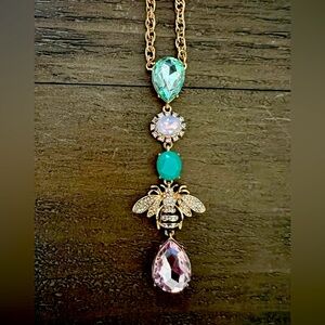 ✨EUC✨ Bee and Gemstone Gold necklace